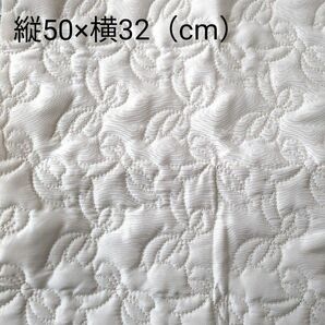 りぼん刺繍キルティング生地（ベージュ）　縦50cm×横32cm