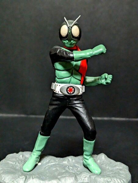 仮面ライダー旧1号の台付きフィギュア