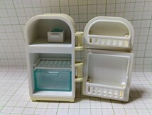 シルバニアファミリー 冷蔵庫　　キッチン用品 　氷　ミニチュア 玩具 小物 おままごと_画像2