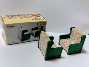 シルバニアファミリー　アームチェアーセット　緑の家具　リビング　応接室　備品　小物　ミニチュア 玩具