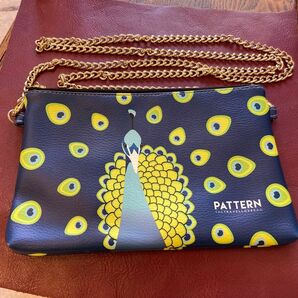 PATTERN Thetravellovebag（パターンザトラベルラブバッグ）　ミニウォレット　クジャク