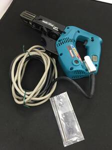 【中古品】makita(マキタ) 100v 41㎜オートバックススクリュードライバ 6836 /ITUXY7CLJBFS