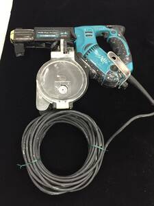 【中古品】makita(マキタ) 41㎜ 100vオートパックスクリュードライバ 正逆転両用 6841R　/ITJYXXGUGM3G