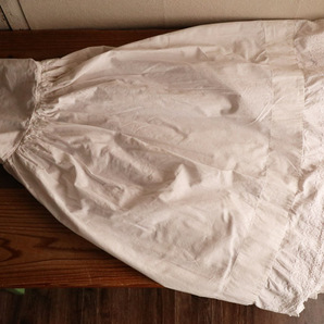 【179】フランス アンティーク 1900年頃 ペチコート 手刺繍 レース 白 リネン 少女 ドレス 衣装 スカラップ ハンドメイドの材料 リメイクの画像2