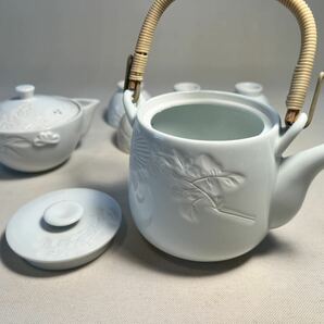 ●出石焼 昇山作 白磁煎茶器揃●煎茶器 白磁 白磁器 宝瓶 湯冷まし 煎茶碗 小嶋昇山作 茶道具 茶器セット 茶器 陶器 花紋彫刻 お茶 湯のみの画像8