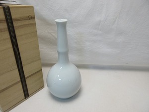 J04313 【 ほぼ未使用 華道具 荘風 白磁 鶴首花瓶 一輪挿 底印 木箱 】 検) 茶道具 花器 活花 生け花 陶器 陶芸 床飾り 華道 美術品 ⅱ