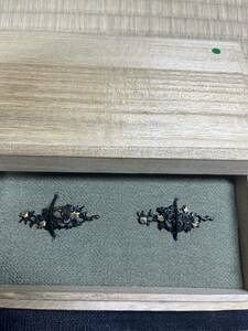 コレクター遺品　刀装具　目貫　花図　　日本刀　小道具 桐箱入り