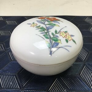 【中古現状品/インボイス登録店/CSH】有田焼 哲山 蓋付小鉢 小物入れ 陶器 径約9.5cm 和食器　MZ0402