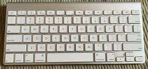 ★★Apple A1314 英語 ワイヤレスキーボード Mac Bluetoothキーボード　純正　乾電池駆動 (中古)★★