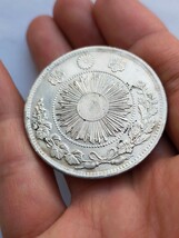 1円銀貨　明治3年　本物保証　洗品　旧一圓銀貨　重さ約27g　 直径約38.6mm　一円銀貨_画像4