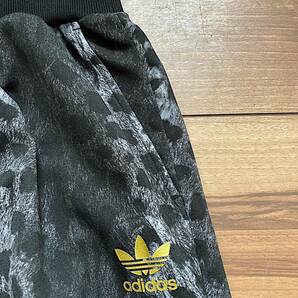 送料185円 美品 レディース XSサイズ adidas アディダス オリジナルス 総柄 アニマル ハーフパンツ D83711 黒系 ブラック 短パン ダンスの画像2