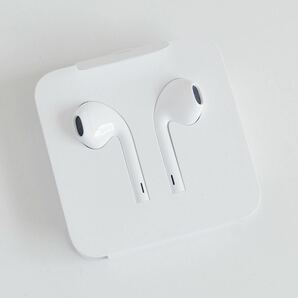 〈即決〉Apple アップル 純正品 EarPods with Lightning Connector イヤホン ［ゆうパケット発送］の画像1