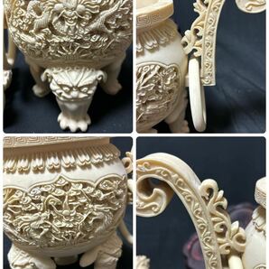 中國古美術 象牙風香炉 三つ脚 台座付き 高さ30から35㌢ 香炉 乾隆 獅子 中国美術 細密彫刻 玉獅子 香道具 飾り物 中国古玩の画像7