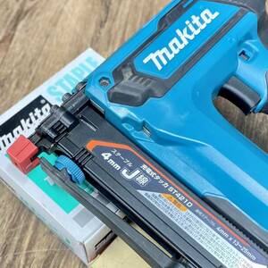 動作品■makita マキタ 充電式タッカ 18V ステープル付き バッテリー工具 コードレス タッカー 大工道具 ST421D 中古品■兵庫県姫路市発 I3