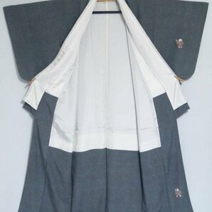 【KIRUKIRU】未着用・美品「小紋師 黒岩秀硯 初代更藤」作家物 付下げ 着物 身丈163cm 正絹 黒 白 鮫小紋×唐子 和装 着付け 呉服の画像4