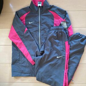 NIKEウィンドブレーカー 上下セット　女の子　Jr.Mサイズ