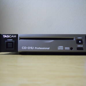 ★TASCAM★ タスカム 業務用CDプレーヤー CD-01U Professional / 動作品・メンテナンス済 / 2009年製 / バランス出力 / 取扱説明書 付属の画像3