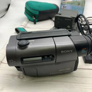 ★ML10413-21★ 通電確認済み デジタルビデオカメラ SONY ソニー ハンディカム CCD-TR3 バッテリー、充電器の画像2