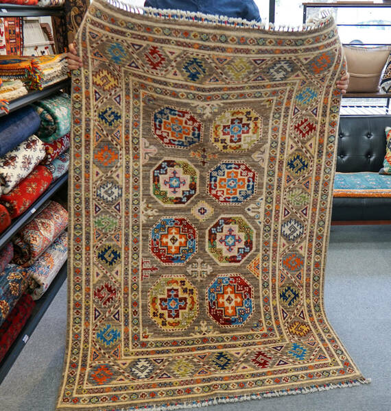 183×116cｍ【アフガニスタン手織り絨毯　ERSARI】 ペルシャ絨毯