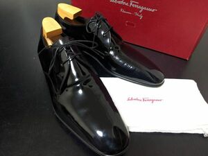 美品 使用回数少 フェラガモ 8EE Ferragamo パテントレザー プレーントゥ ドレスシューズ 黒 箱付 8548