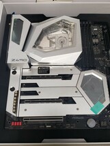 ASRock Z490 AQUA LGA1200 マザーボード 水冷用_画像3