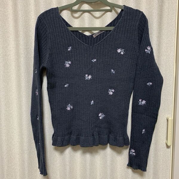 ナイスクラップ 花柄可愛い刺繍ニット 長袖 チャコールグレー Mサイズ レディースファッション