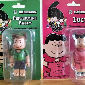 未開封 BE@RBRICK ベアブリック PEANUTS ピーナッツ 60周年記念 100％4体セット CHARLIE BROWN LINUS LUCY PEPPERMINT PATTYの画像2