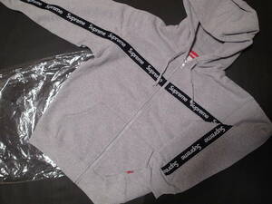 新品未使用　窪塚さん着用カラー　SUPREME TEXT STRIPE ZIP UP HOODED SWEATSHIRT GRAY サイズ S パーカー　