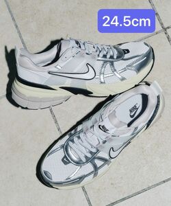 完売品 NIKE W V2K RUN ナイキ ウィメンズ V2K 24.5cm