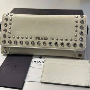 プラダ PRADA 財布　長財布　サフィアーノ　スタッズ　レディース