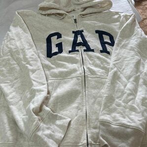 GAPパーカー