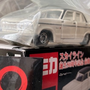 ＴＯＭＩＣＡ トミカ スカイライン 誕生５０周年記念 前期 ２０００ＧＴ－Ｂ／Ｓ５４Ｂ １／６４の画像2