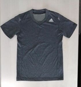 未使用　adidas Tシャツ アディダス 半袖Tシャツ　XS