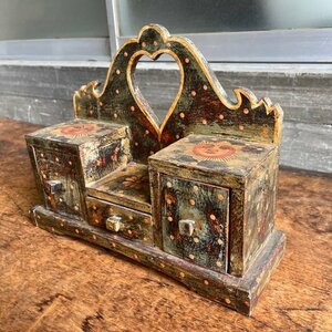 Art hand Auction Wooden accessory case small drawer W32 x H25 Figurine Retro European Shabby Interior Handmade Paint digjunkmarket, furniture, interior, interior accessories, others