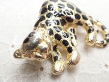 L264　ヴィンテージ　ブローチ　動物デザイン　ゴールドカラー　エナメル　チーター　パンサー　ヒョウ　アクセサリー　Vintage　Brooch_画像2