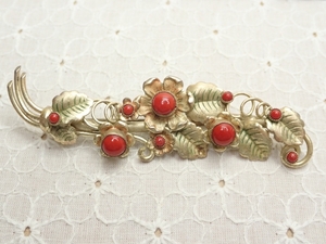 L269　ヴィンテージ　ブローチ　ゴールドカラー　メタル　フラワーデザイン　赤玉飾り　アクセサリー　Vintage　Brooch