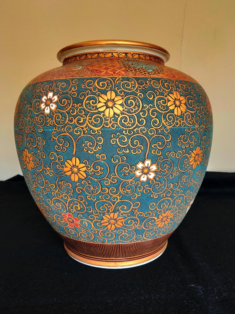 Kutani Ware Flor Sen, La nota más alta, Pintado a mano, Granos azules, Kinmori genuino, Patrón arabesco de flores, Florero, Florero, Tarro Decorativo, 31cm, ceramica japonesa, kutani, florero, maceta