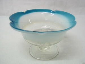 【B】氷コップ アイスクリームグラス デザートグラス ウランガラス 乳白色 青 フリル 花型 気泡 昭和レトロ ビンテージ アンティーク 60
