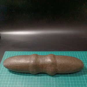 041019 石器　磨製石器　独鈷石　青森県三戸郡出土　27.5cm×7cm×6.1cm　1572g