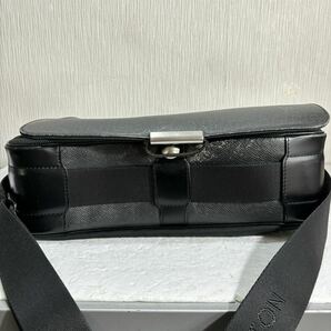 [k2915]1円スタート！LOUIS VUITTON ルイヴィトン タイガ ビジネス ショルダーバッグ 本革 レザー ブラック 斜めがけ 大容量 袋付の画像4