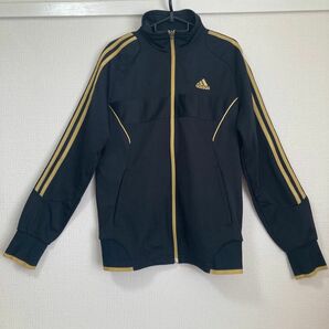 adidasトラックジャケット