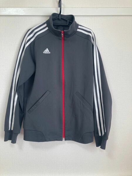 adidasトラックジャケット