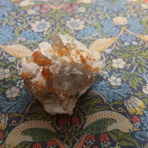 価格の相談不可 オレンジカラーのガーネットと石英の原石 天然石