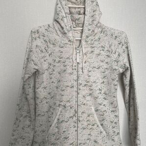 ジップアップパーカー