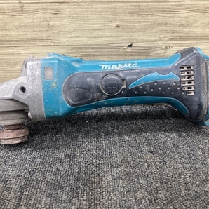 013♪ジャンク品♪マキタ makita 100㎜充電式ディスクグラインダ GA400D ※不動品・赤ランプ点滅 14.4Vの画像2