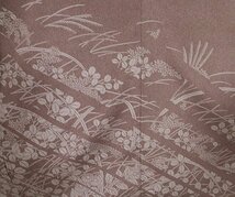 本塩澤紬 訪問着 袷 正絹 小豆色 菊 南天 斜め縞 Mサイズ ki28505 美品 着物 kimono レディース シルク ギフト 限定品 送料込み_画像8