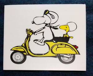 ベスパ ステッカー　スヌーピー ウッドストック ピーナッツ　vespa snoopy peanuts　ヴェスパ ピアジオ Piagio　黄色　スクーター