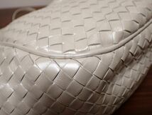 豊G511/1J●BOTTEGA VENETA　ボッテガ イントレチャート レザー 白 トートバッグ 中古品●_画像6