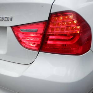 H21年 E90 BMW 320i 4ドア 後期 右H ABA-VA20 純正 テール ライト ランプ フィニッシャー LED タイプ 左右 計4個/16【6-9124】84582の画像8