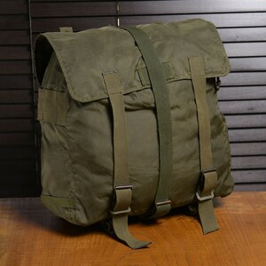 オーストリア軍放出品 ナップサック OD ナイロン製 フロントバッグ [ 収納ベルトあり / 可 ] 鞄 フロントポーチ